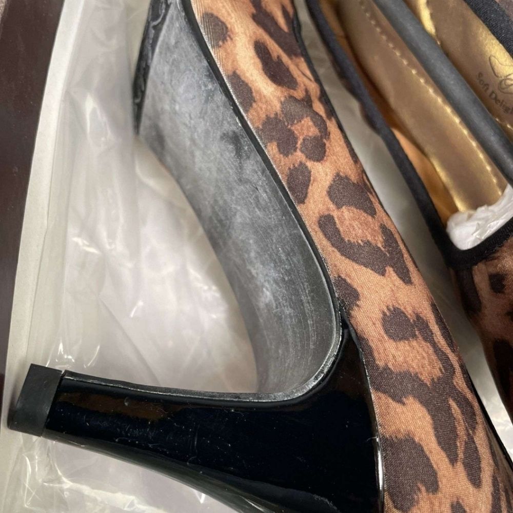 SoftStyle 6.5 Rachyl Leopard Heel - Picture 3 of 4